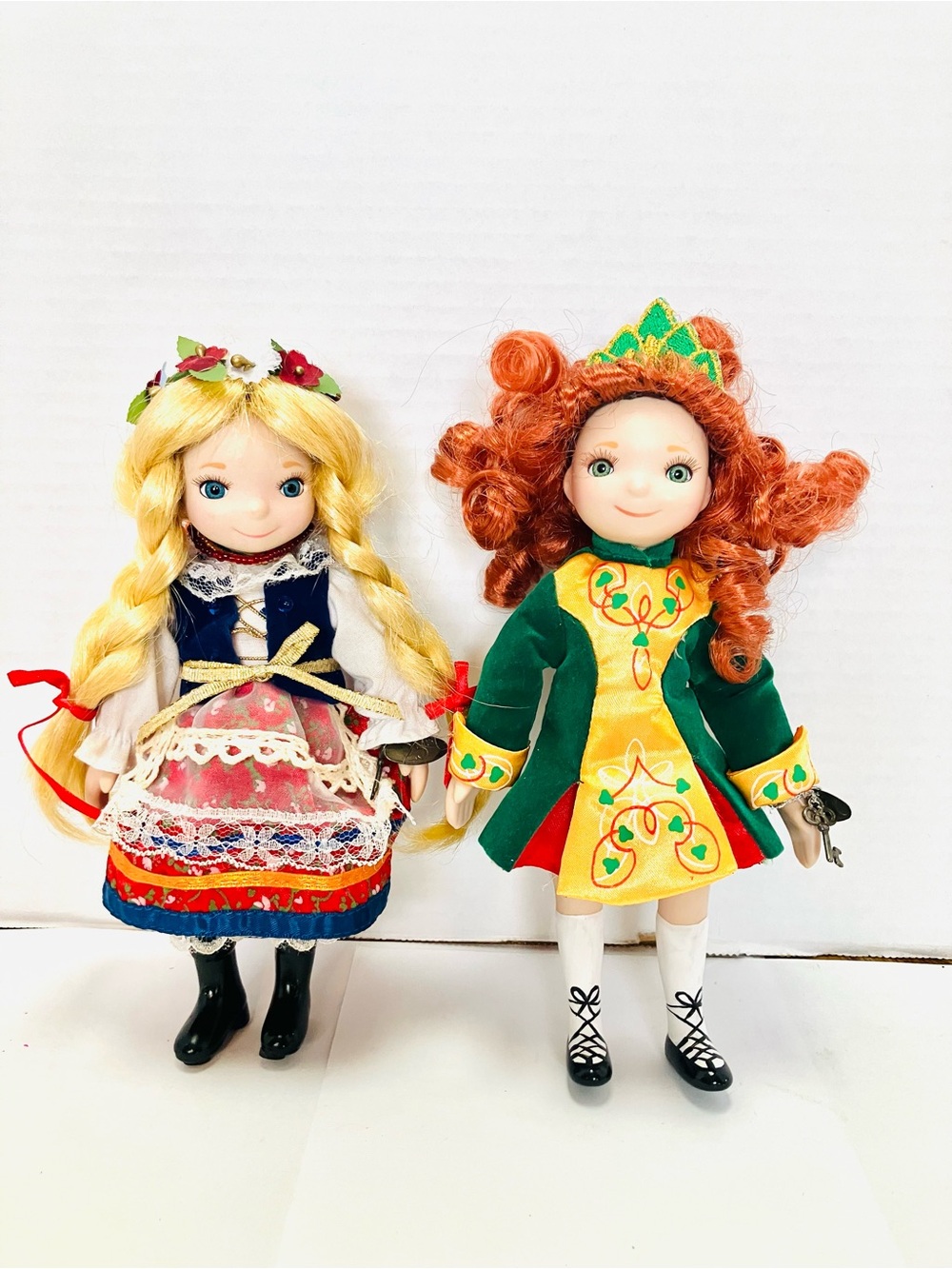 Disney 2006 Brass Key It’s A Small World Poland & Ireland Porcelain Dolls 7.5in